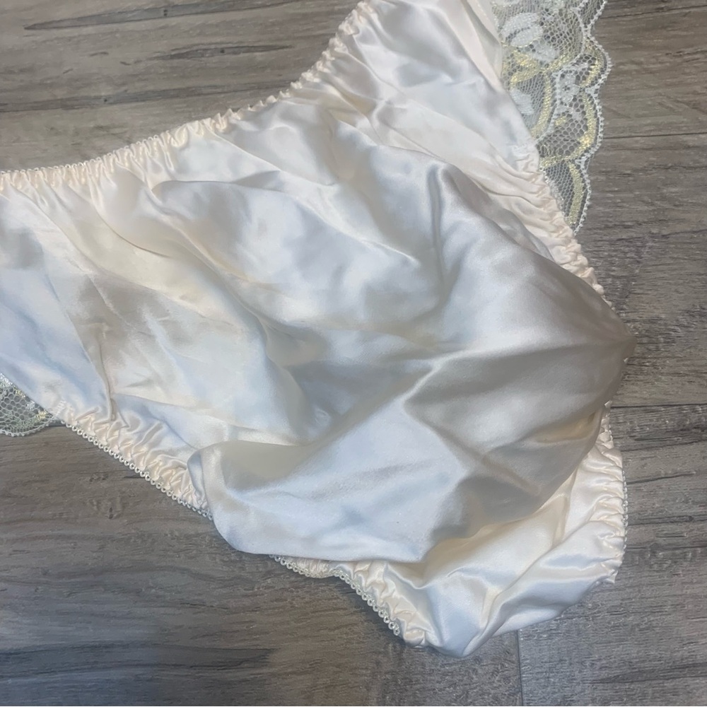 Victoria Secret Rare VTG Gold Label 90s 80s 100% Silk Lace Trim Bikini Panty - Picture 7 of 12